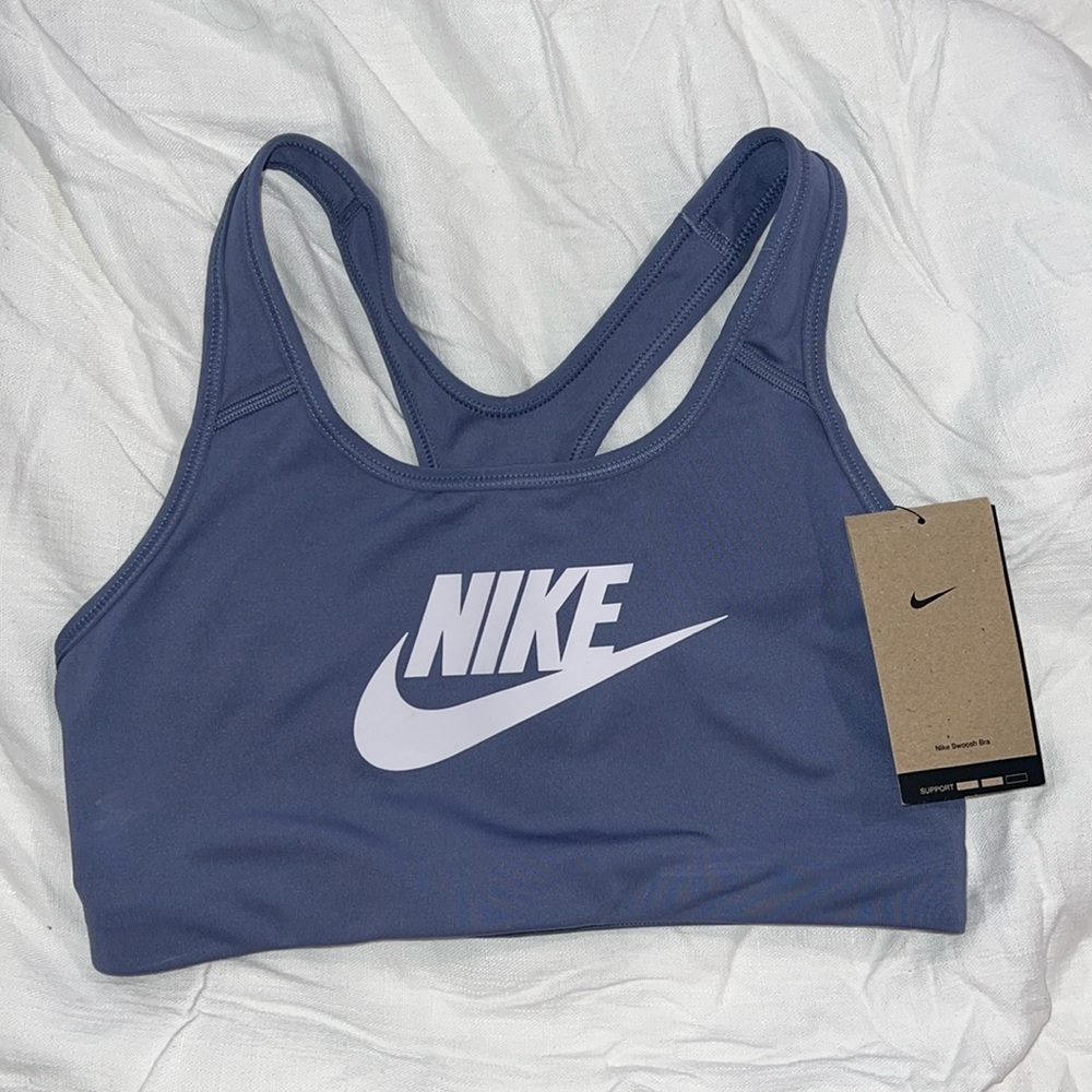 Nike Swoosh Sports Bra - Medium